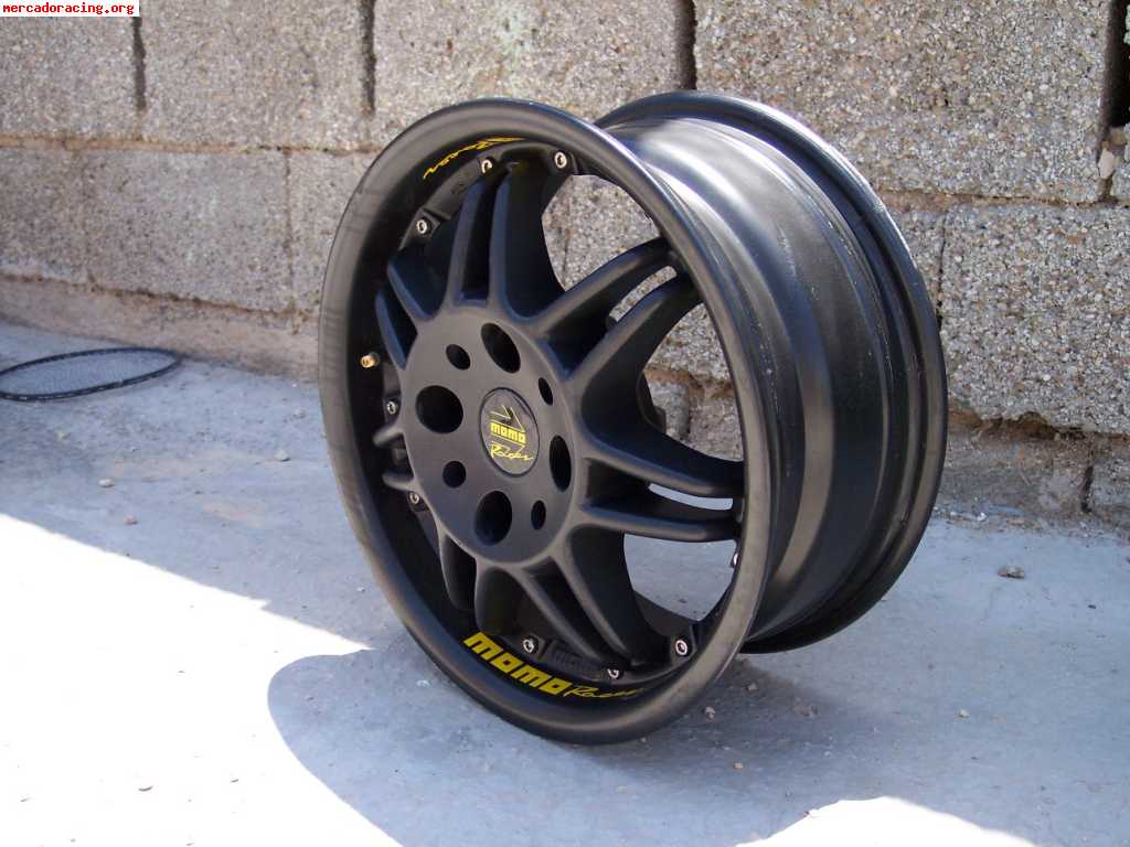 vendo_4_llantas_momo_racer_en_color_negro.jpg
