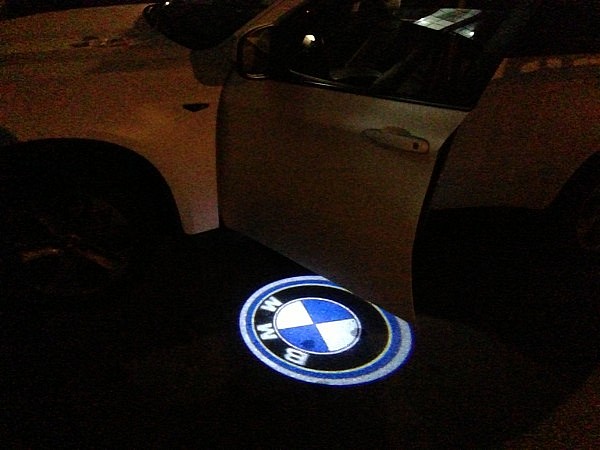 bmw_projection_door_lights_available_at_restyle_it_canada_medium_3.jpg