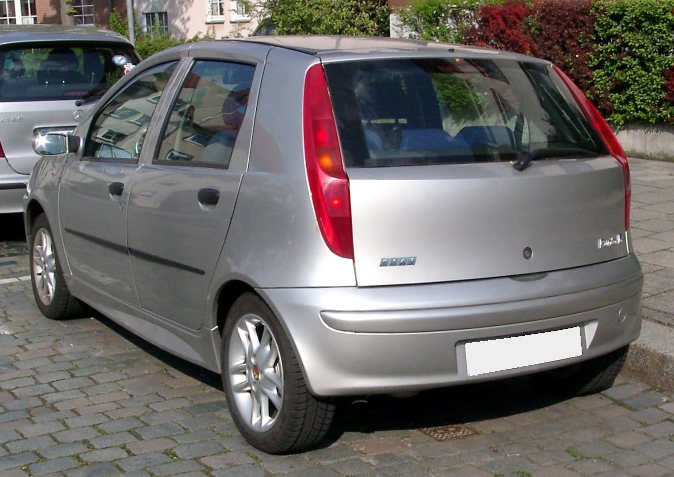 Fiat_Punto_rear_20080424.jpg