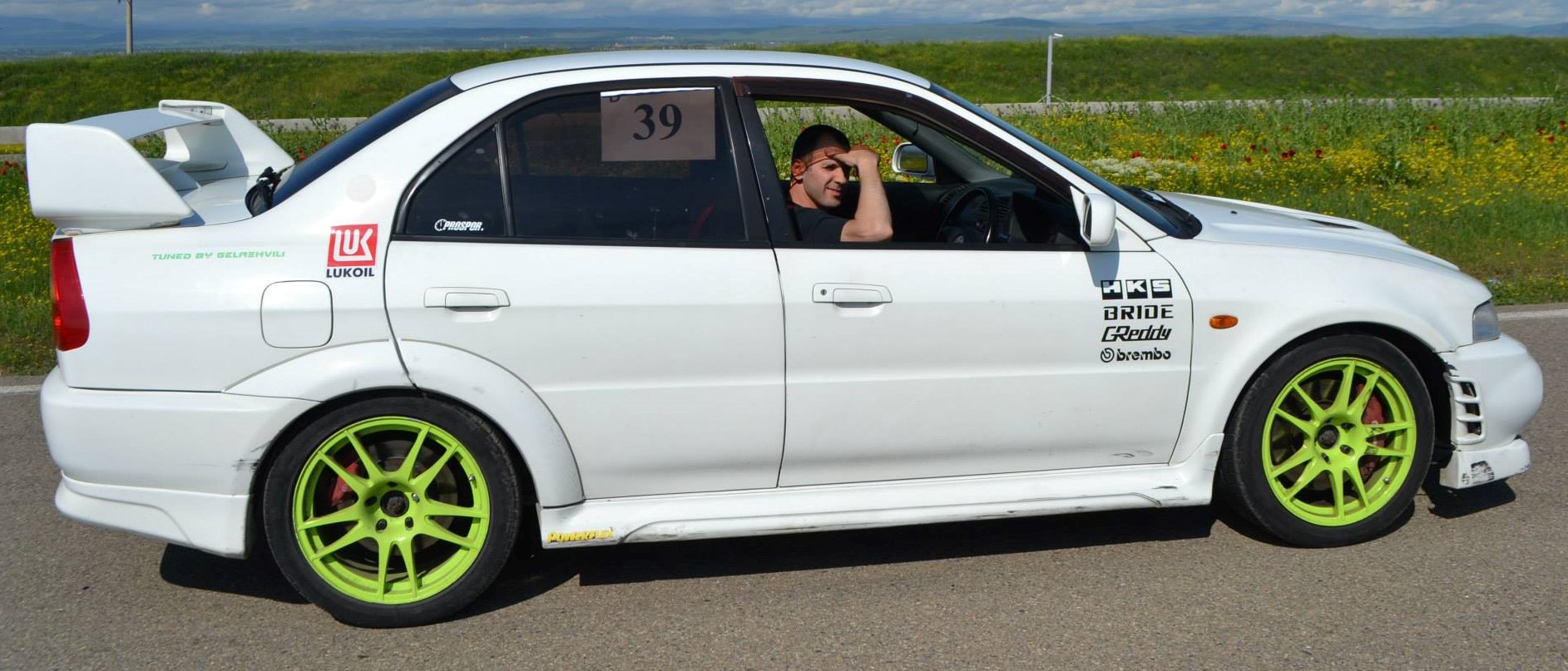 Old_Mitsubishi.jpg