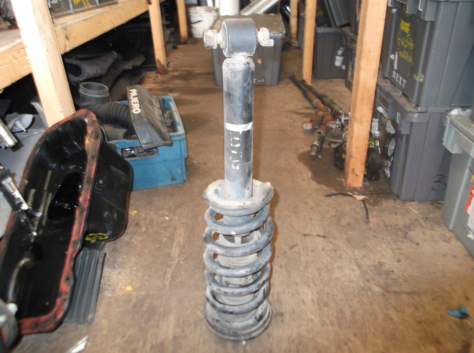 Mitsubishi_Pajero_Shogun_MK3_DiD_Front_Shock_Absorber_SPRING_380413709978.jpg