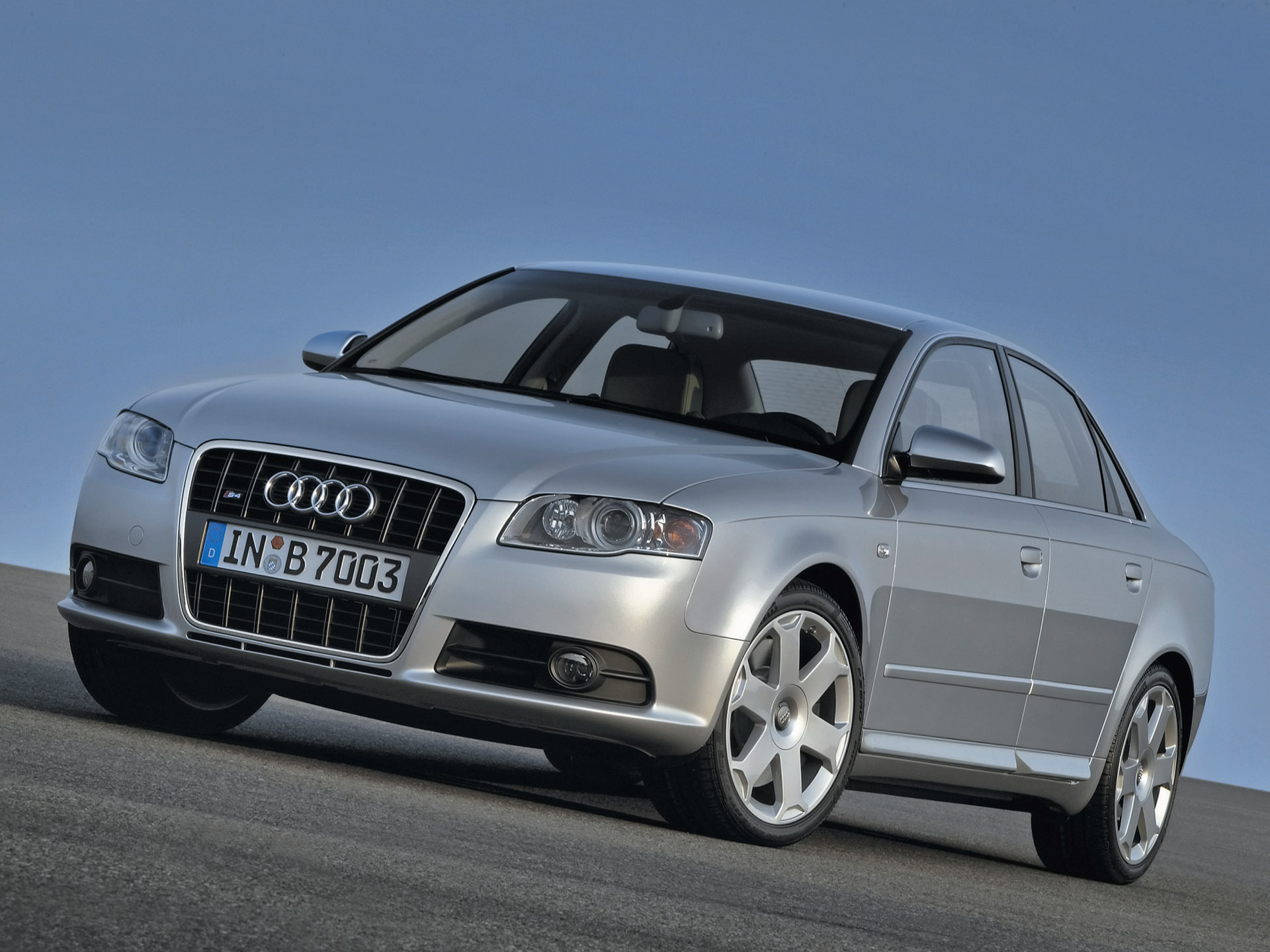 2005_Audi_S4_SA_1920x1440.jpg