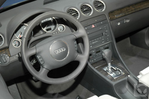 2005_Audi_S4_convertible_interior.jpg