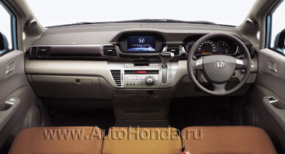 salon_honda_edix_mesto_voditelya_panel_priborov.jpg