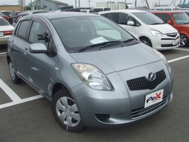2006_TOYOTA_VITZ_SCP90_GRAY_COLOR.jpg