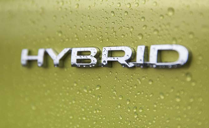 Subaru_XV_Crosstreck_Hybrid_Badge_668.jpg
