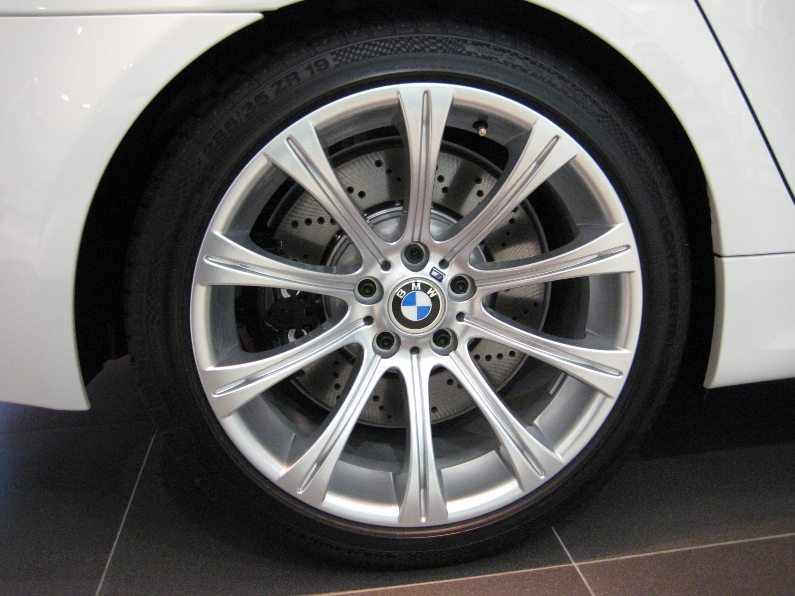BMW_E60_M5_Wheel.JPG