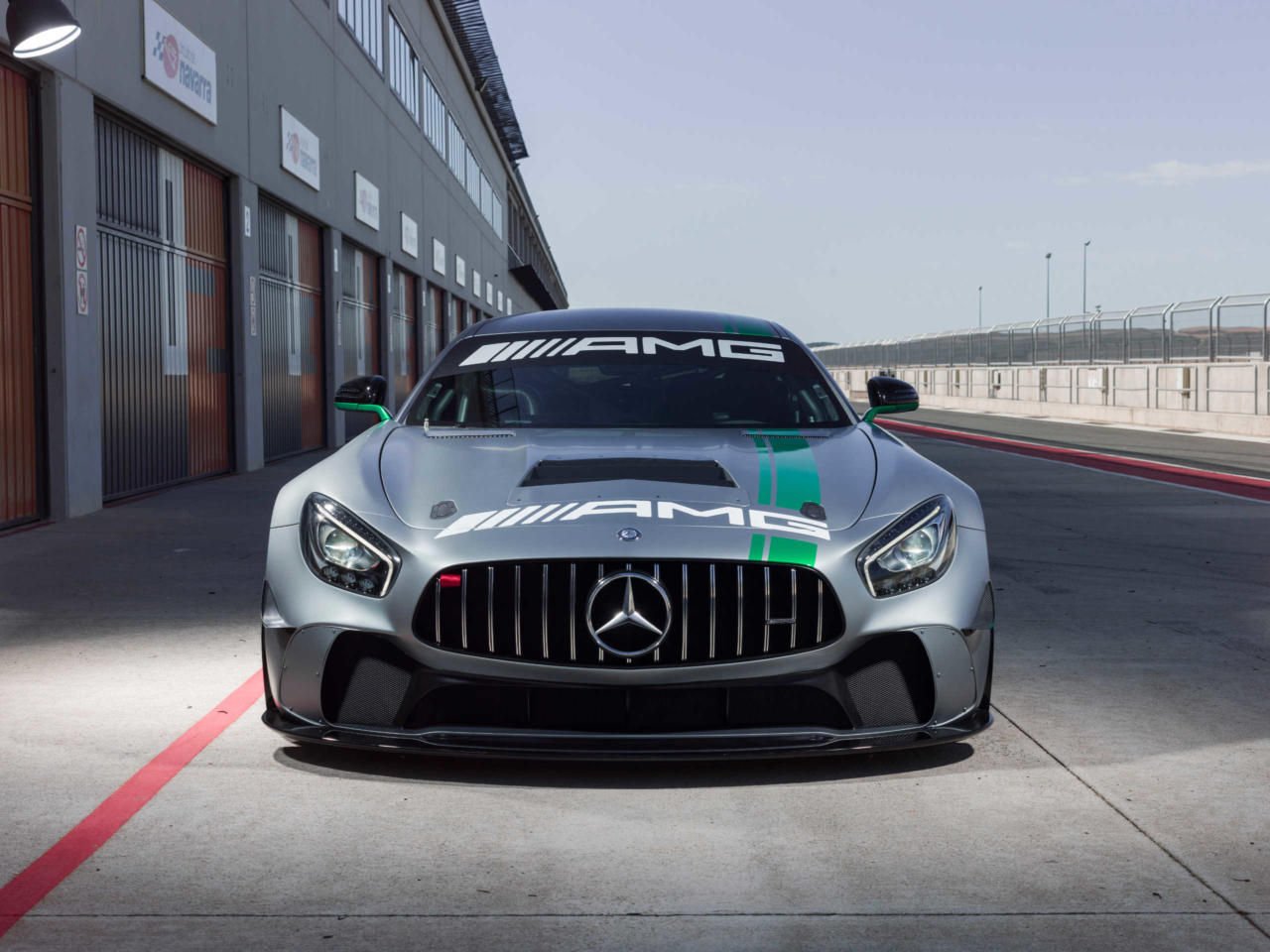 07_mercedes_benz_vehicles_mercedes_amg_gt_4_c_190_2560x1919_1280x960.jpg