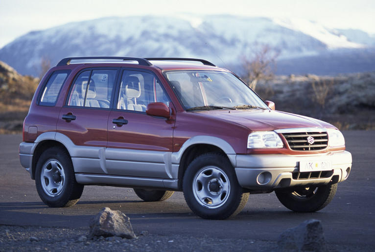 2002_Suzuki_Grand_Vitara_4.jpg