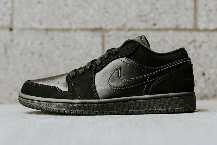 AIR_JORDAN_1_LOW_BLACKOUT_2.jpg