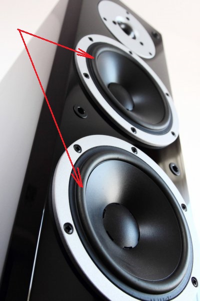 depositphotos_31801925_stock_photo_black_audio_speakers.jpg