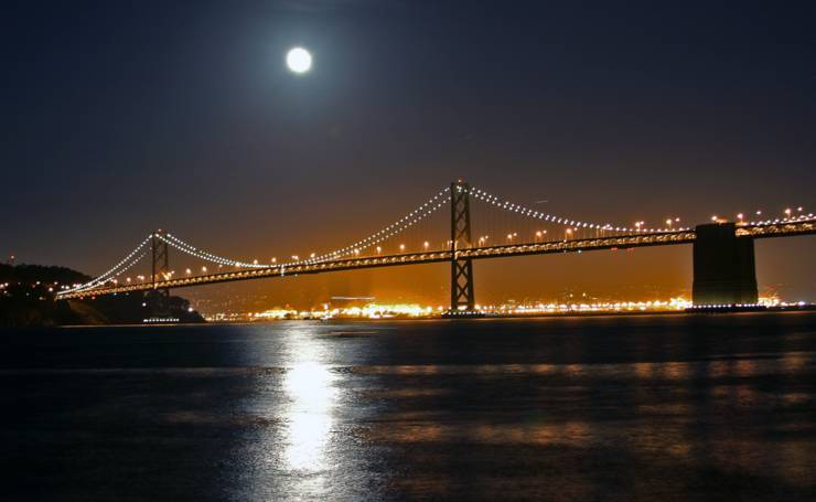 Moon_Over_the_Bay_Bridge.jpg