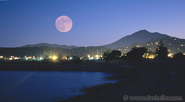 moonrise_mt_tam_big.jpg