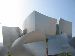 09_29_03.gehry.disney_1_1_.jpg