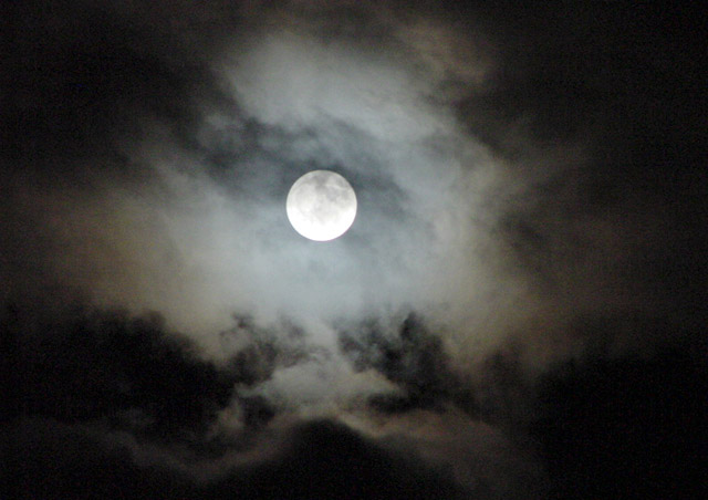 oct03moon_2.jpg
