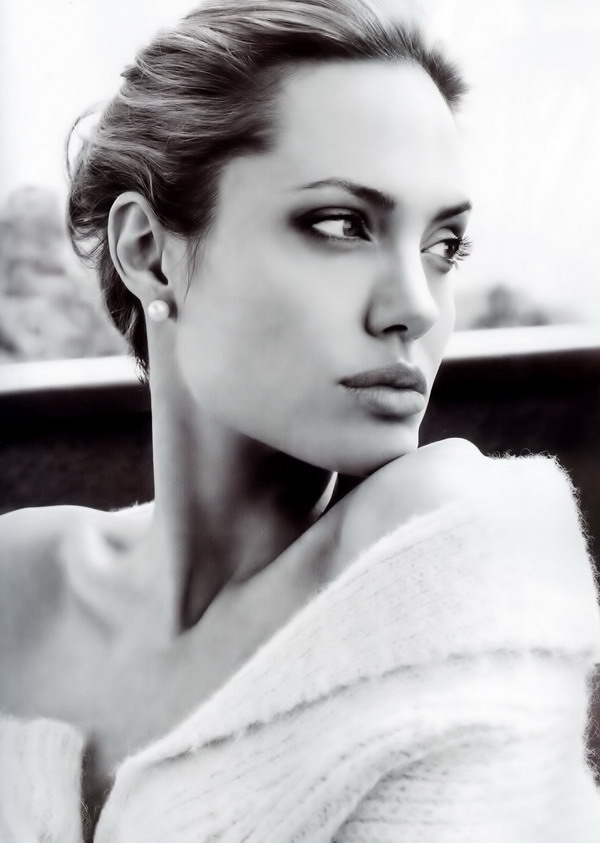 angelina_jolie_02_ziza.jpg