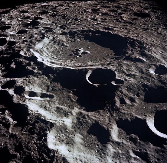 613px_Moon_craters.jpg