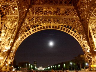 paris_tour_moon.jpg