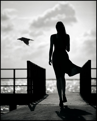body_bw_sunset_woman_alejandose_alone_be5265a8fa1d626ab637491dbc7a3cd2_h.jpg