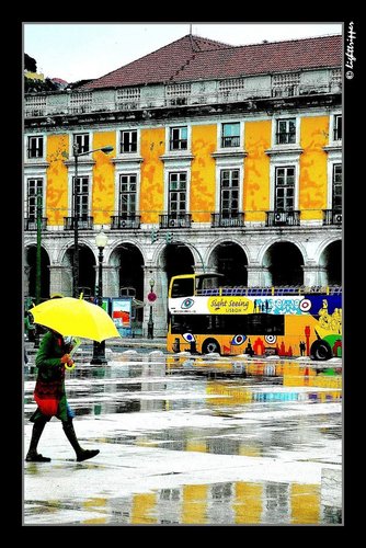 lisbon_lisboa_portugal_rain_umbrella.jpeg