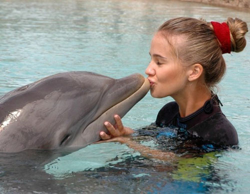 devushka_i_delfin_foto_online.jpg