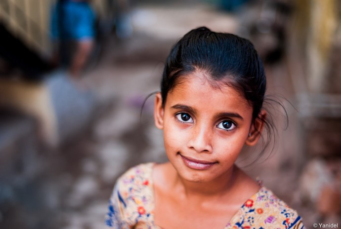 Pune_girl_bokeh_market_690x464.jpg