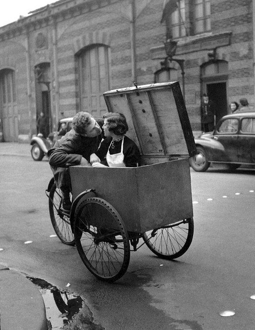 Robert_Doisneau___Un_enchantement_simple__1950s.jpg