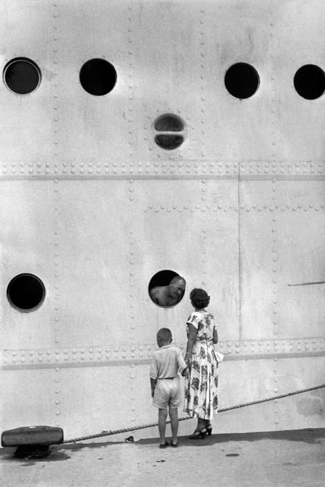 Henri_Cartier_Bresson___Georgia._Abkhazia._Sukhumi_on_the_Black_Sea._1954..jpg