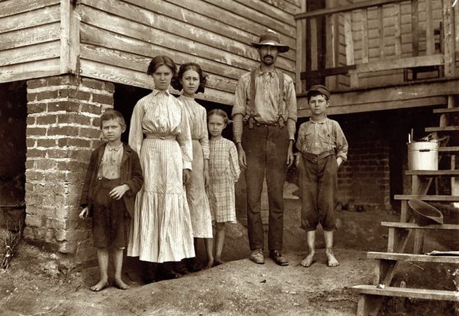 AmericanChildrenPhotographsByLewisHine31.jpg