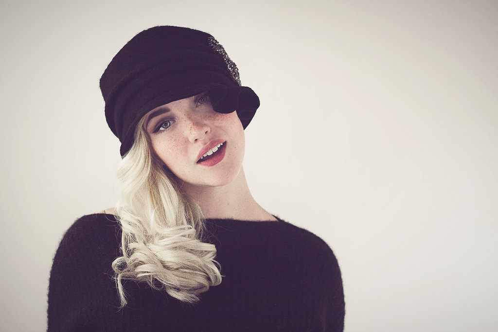 vive_la_reine_by_aarontyree_d6hwys2.jpg