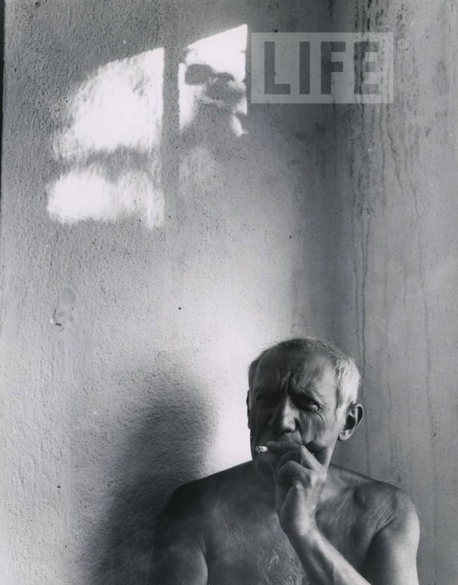 Bare_chested_artist_Pablo_Picasso_smoking_a_cigarette_in_Vallauris__France._1949..jpg