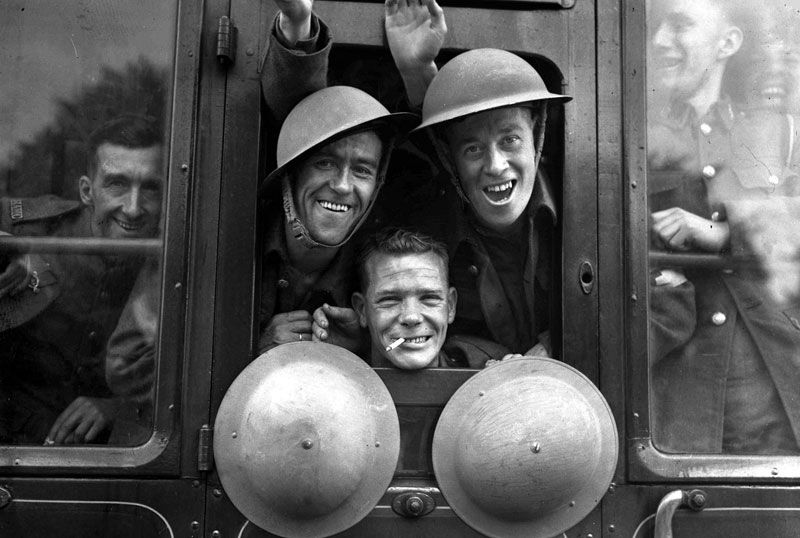 british_troops_cheerfully_board_their_train_for_the_first_stage_of_their_trip_to_the_western_front_england_september_20_1939_benafleckisanokactor.jpg