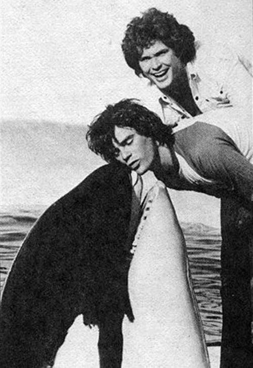 Richard_Dean_Anderson_getting_a_kiss_from_a_killer_whale_with_David_Hasselhoff_in_the_background.jpg