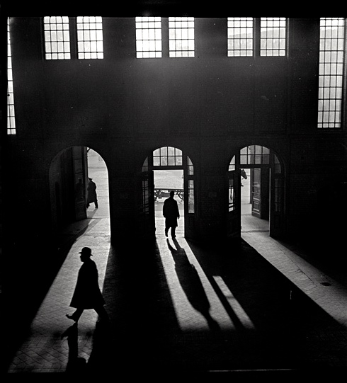Berlin_1920s_by_Roman_Vishniac.jpg