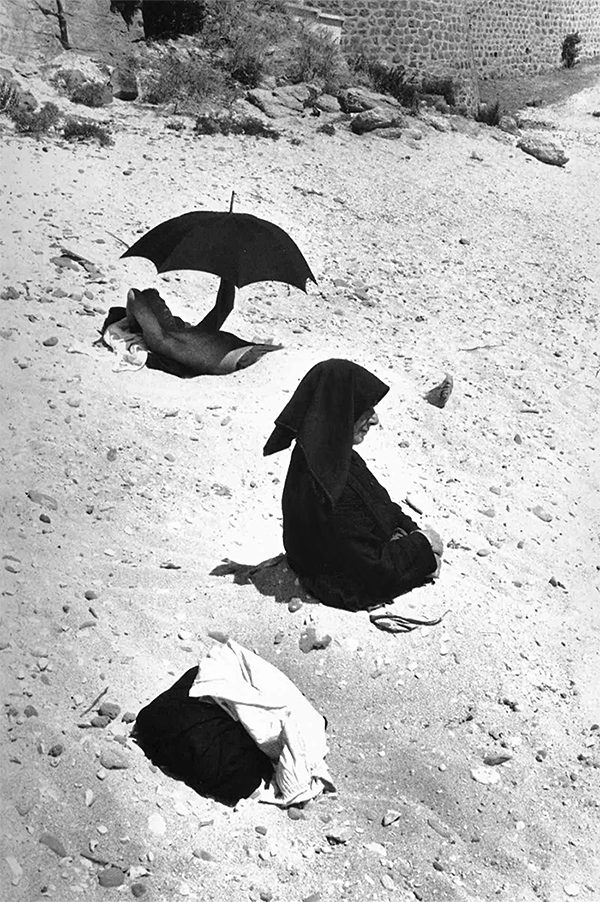 Henri_Cartier_Bresson__Sardaigne__1963.jpg
