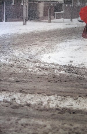 SaulLeiter_25_Red_Umbrella.jpg