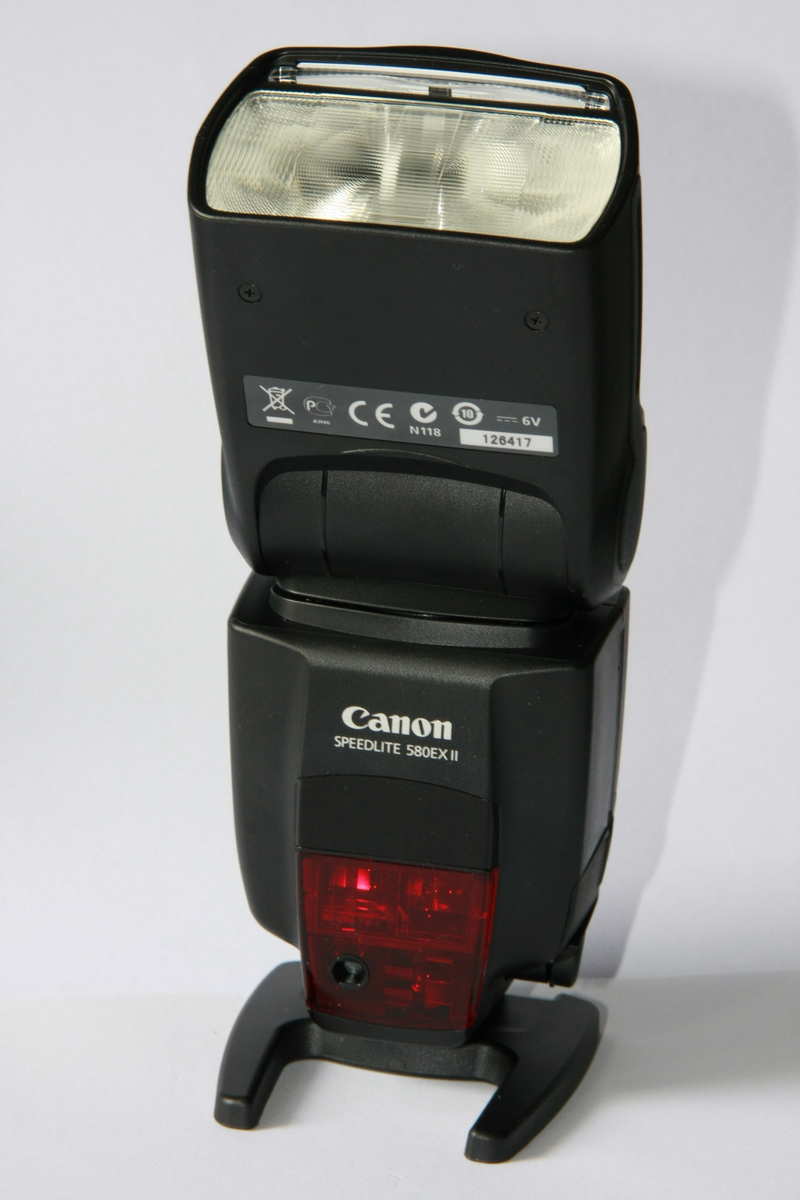 Canon_Speedlite_580EX_II_Front.jpg