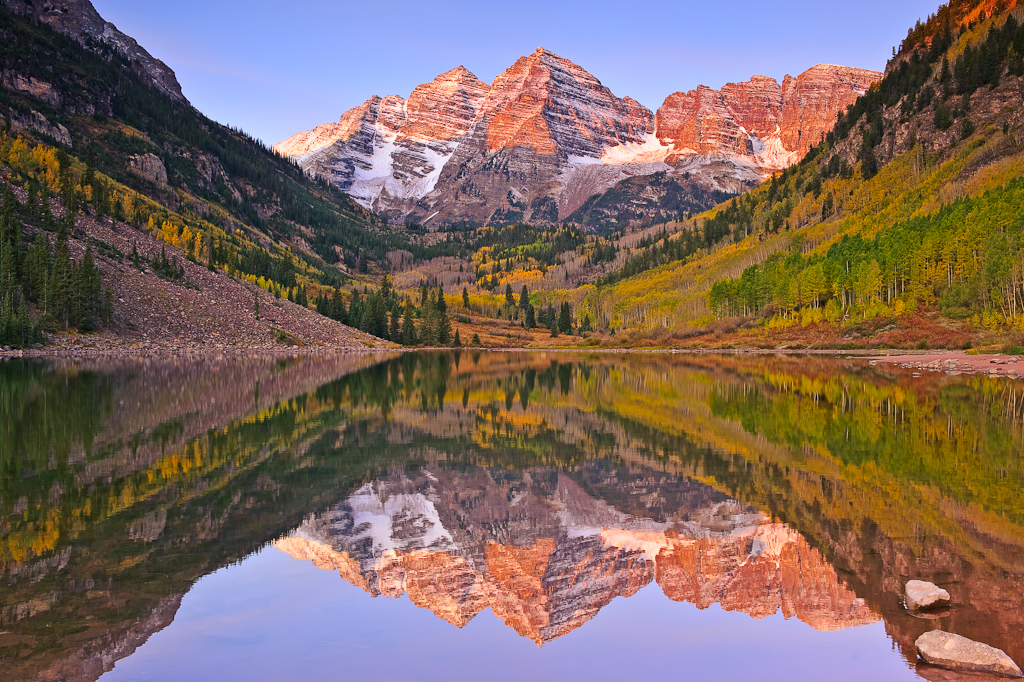 Sunrise_at_Maroon_Bells.jpg