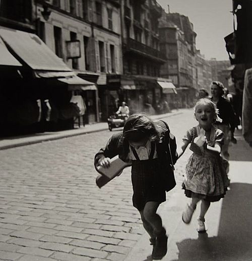 Louis_Stettner___Rue_des_Marytrs__1951.jpg