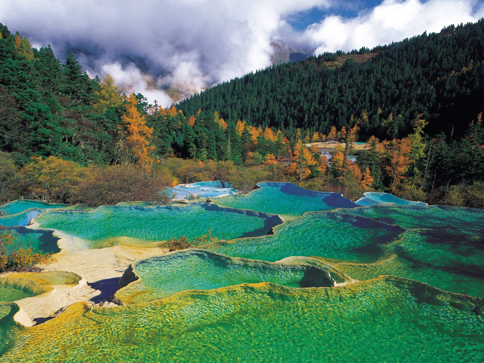Huanglong_Natural_Preserve_Sichuan_China.jpg