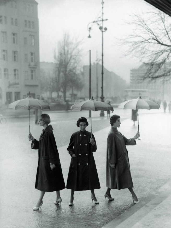 F.C._Gundlach____Rainweather__party_sunshiny._Three_poplin_coats_by_Staebe_Seger____Berlin_1955.jpg
