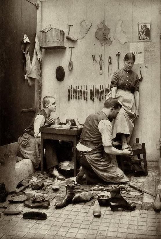 Shoemaker._Late_19th_century.jpg