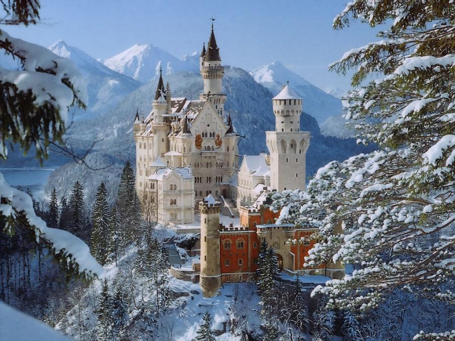 Neuschwanstein_castle_Bavaria_in_winter.jpg
