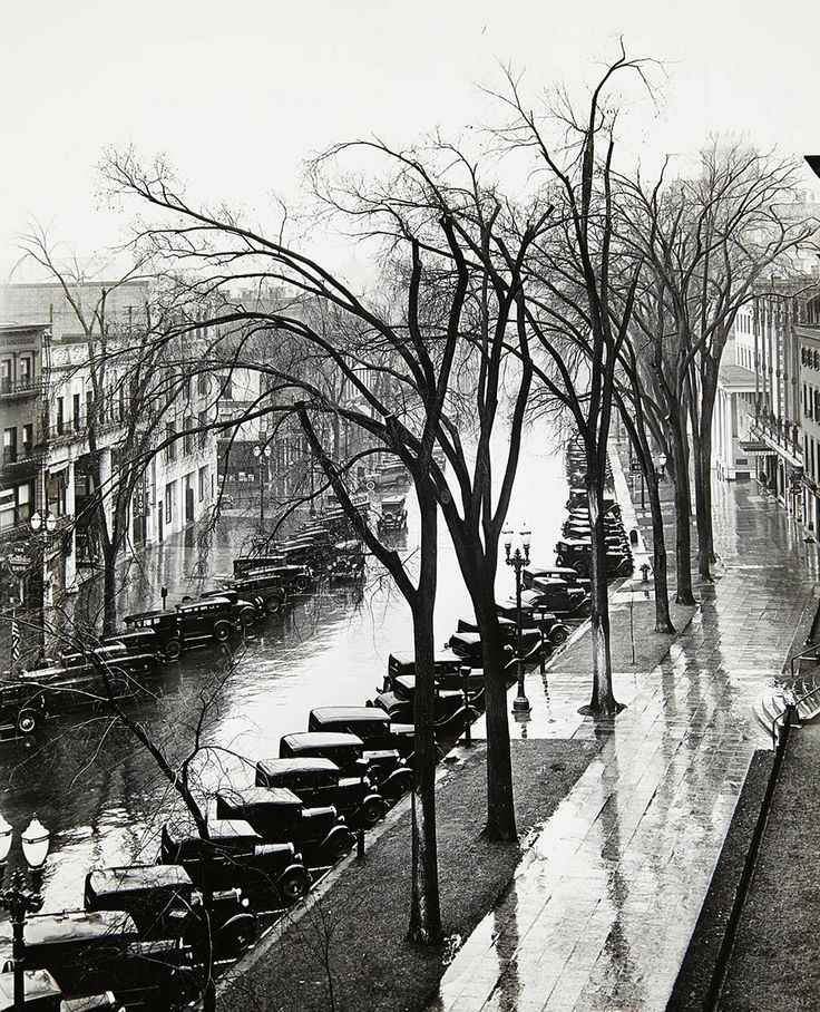 Main_Street__Saratoga_Springs__New_York__1931._Walker_Evans..jpg