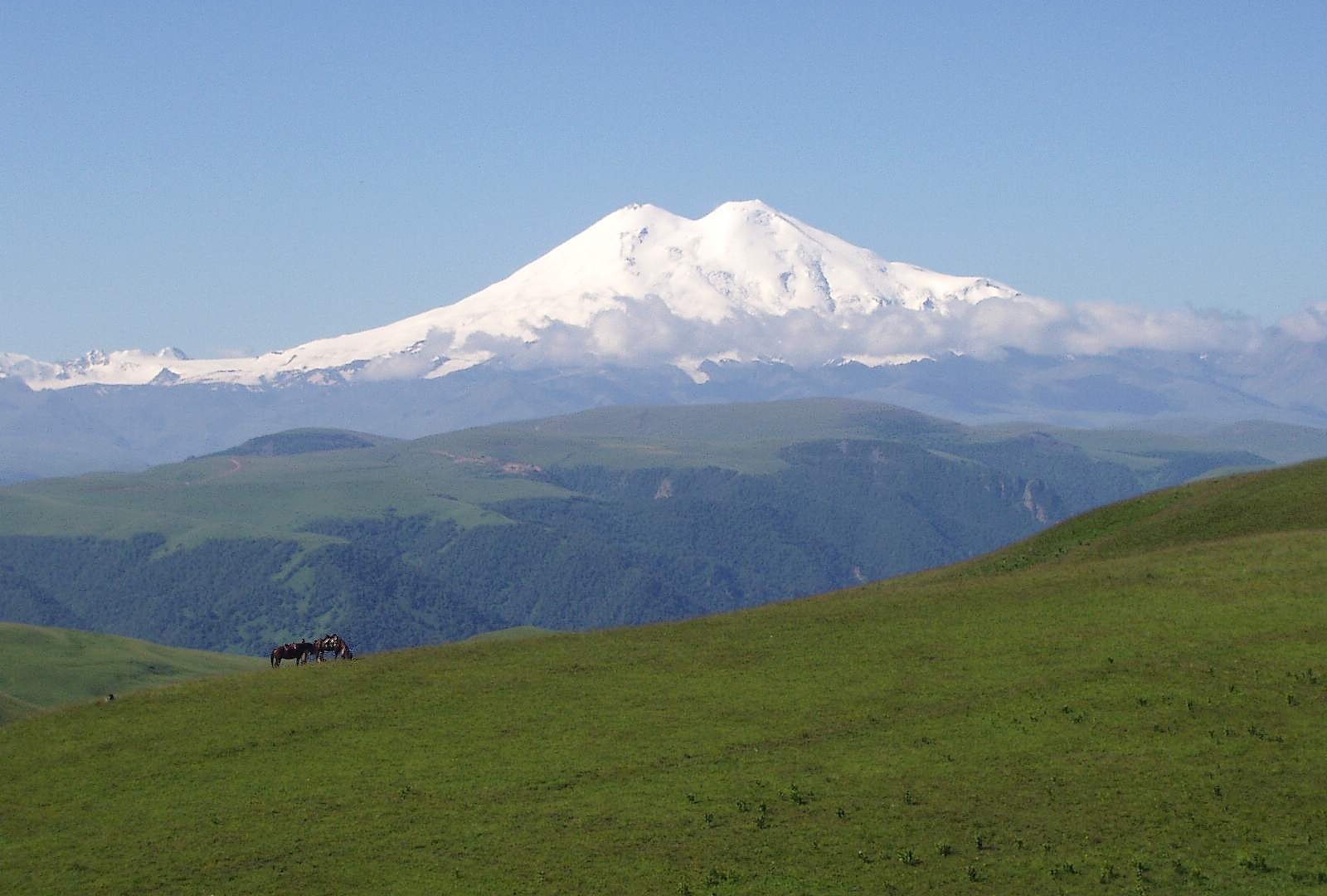 caucasus_mountains_mount_elbrus_highest_mountains_in_europe_beautiful_landscapes.jpg