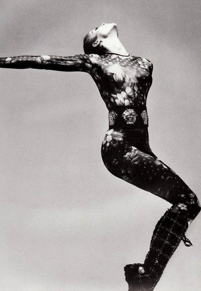 Stephanie_Seymour_photographed_by_Richard_Avedon_for_Versace.jpg