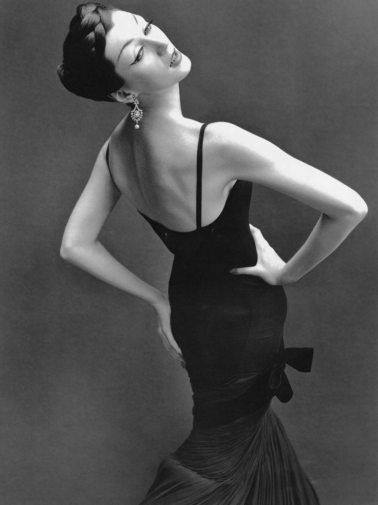 Dovima_by_Richard_Avedon.jpg