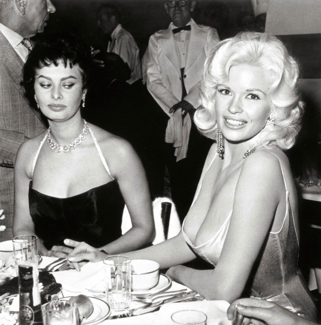 6833410_R3L8T8D_650_powerful_historic_photos_emotions_expressed_through_eyes_10.jpg
