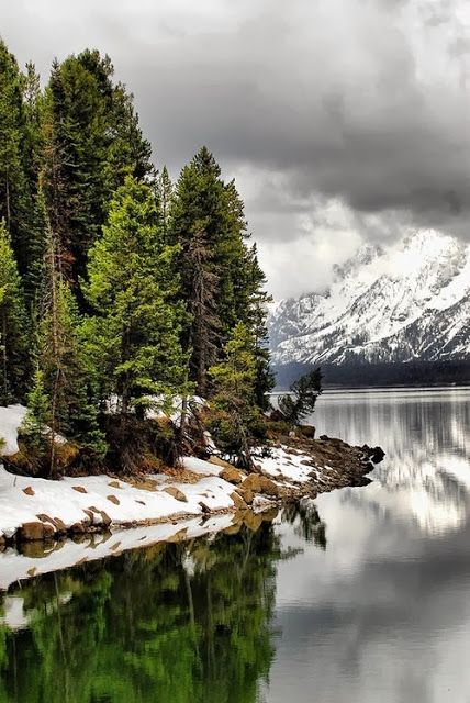 Jackson_Lake_Jackson_Hole__Wyoming.jpg