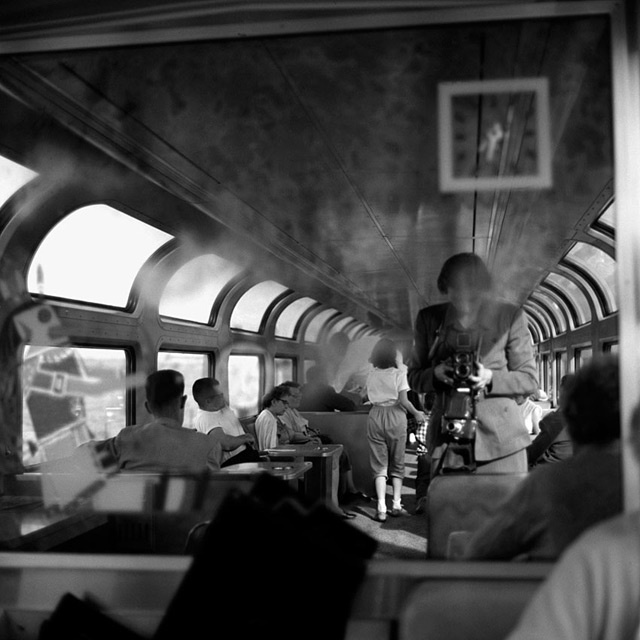 Self_portait_by_Vivian_Maier.jpg
